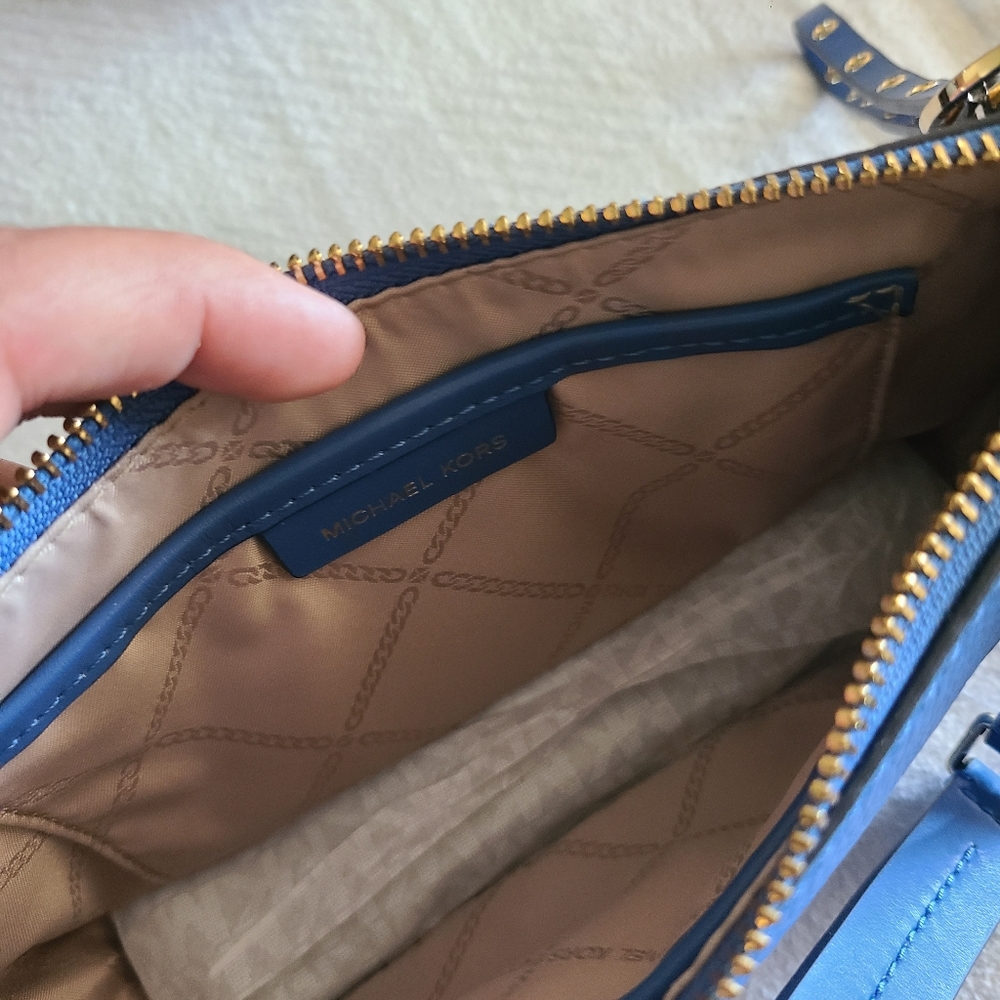 Handbag 👜 - Picture 2 of 3